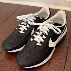 Women’s Nike sneaker. Worn once, size 9
Discounted shipping